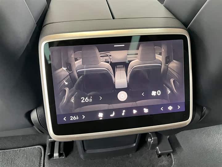 Фото 13 - Nio Onvo L60