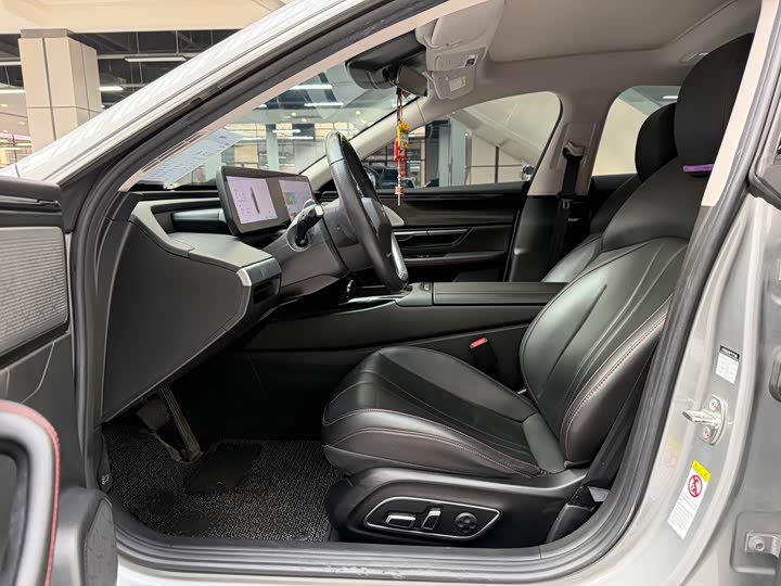 Фото 4 - XPeng P7