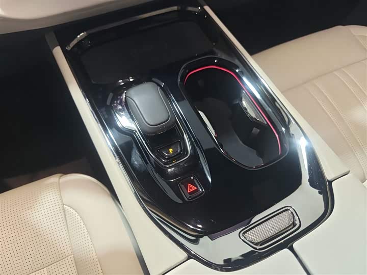 Фото 14 - Zeekr 009