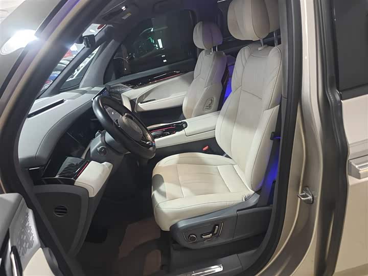 Фото 15 - Zeekr 009