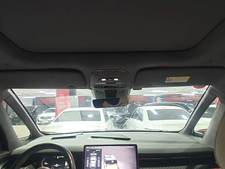 Фото 18 - Zeekr 009