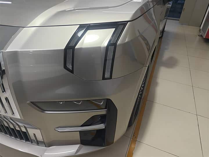 Фото 24 - Zeekr 009