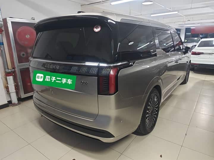 Фото 7 - Zeekr 009