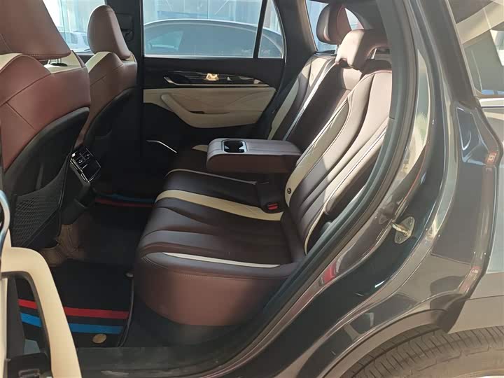 Фото 17 - Geely Monjaro