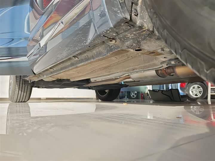 Фото 21 - Geely Monjaro