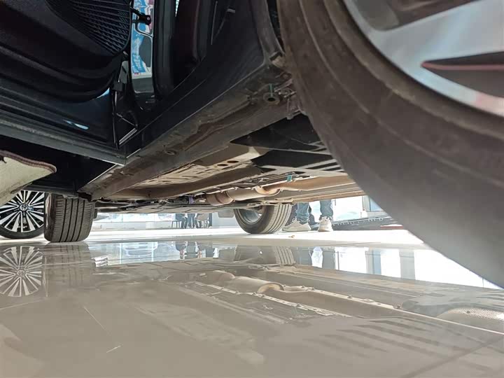 Фото 22 - Geely Monjaro