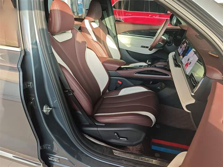 Фото 25 - Geely Monjaro