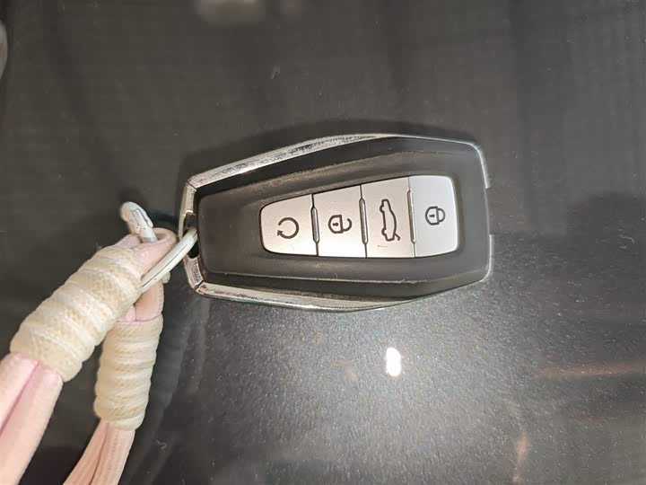 Фото 9 - Geely Monjaro