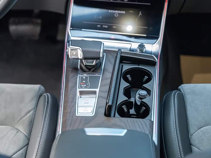 Фото 13 - Audi A6L