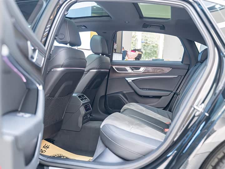 Фото 16 - Audi A6L