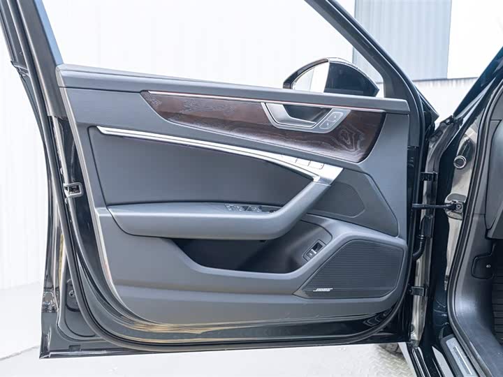 Фото 17 - Audi A6L