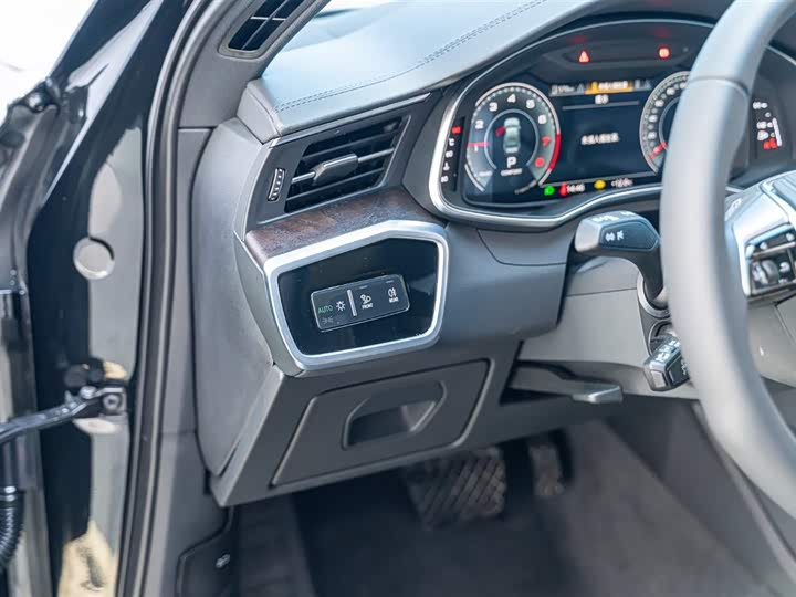 Фото 18 - Audi A6L