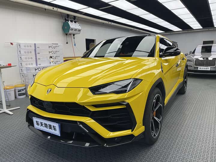 Фото 1 - Lamborghini Urus