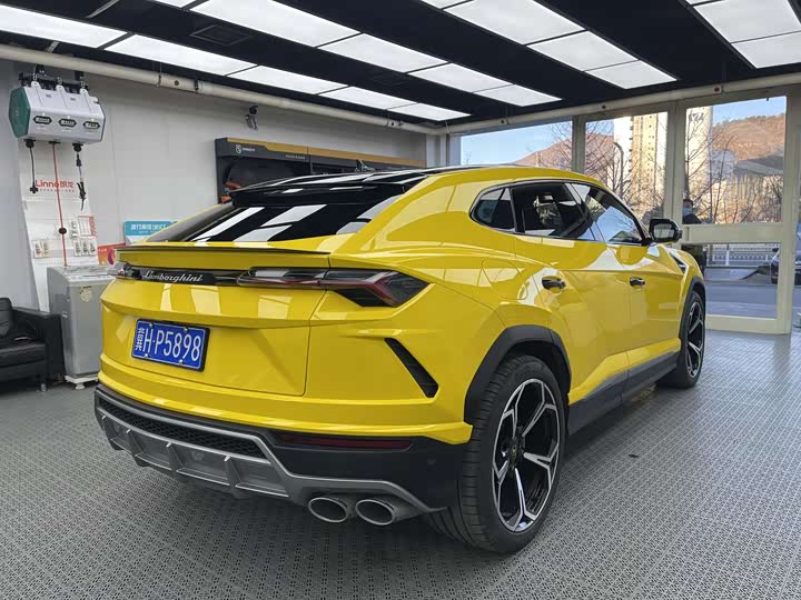 Фото 4 - Lamborghini Urus