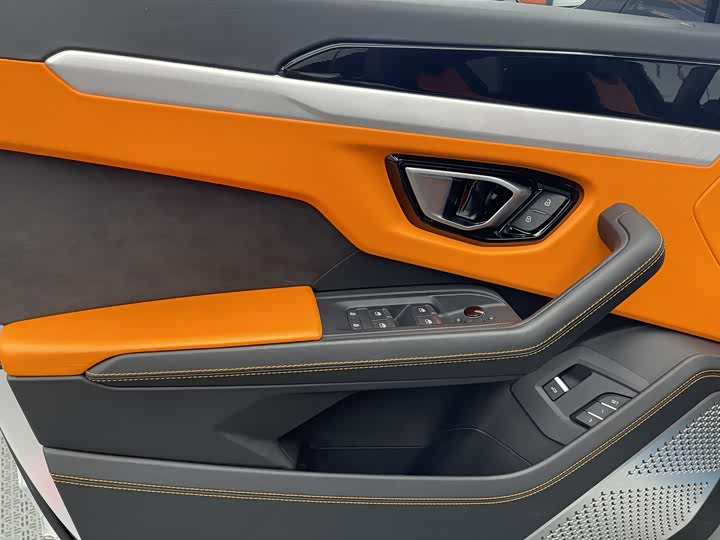 Фото 8 - Lamborghini Urus