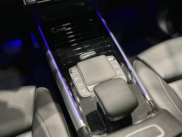 Фото 10 - Mercedes-Benz GLA-Class