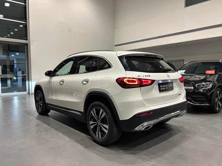 Фото 16 - Mercedes-Benz GLA-Class