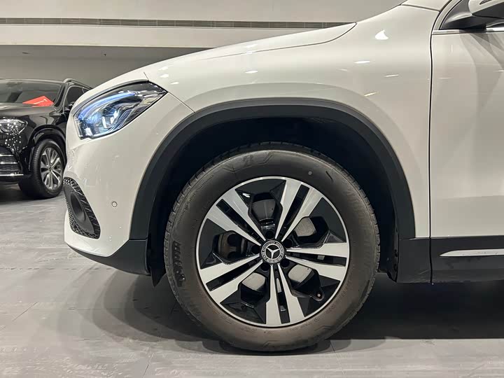 Фото 3 - Mercedes-Benz GLA-Class