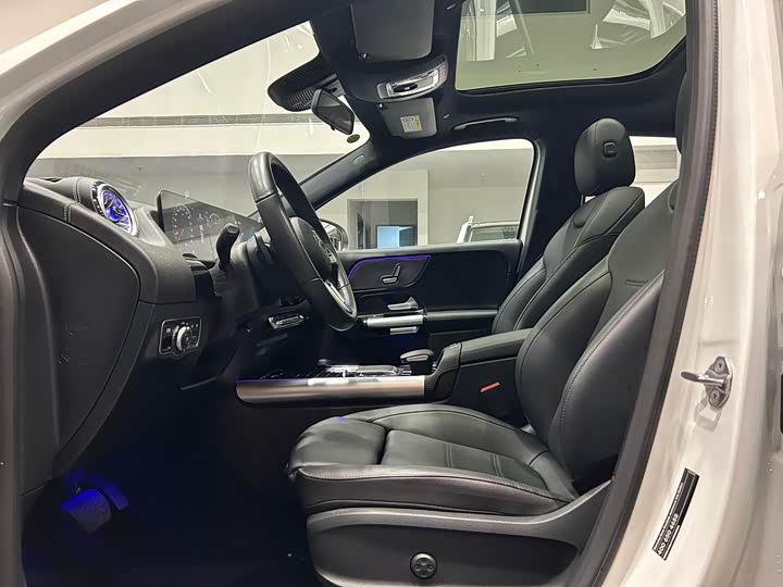 Фото 4 - Mercedes-Benz GLA-Class