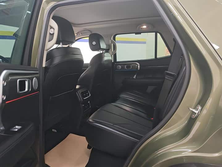 Фото 11 - Tank 400 Hybrid