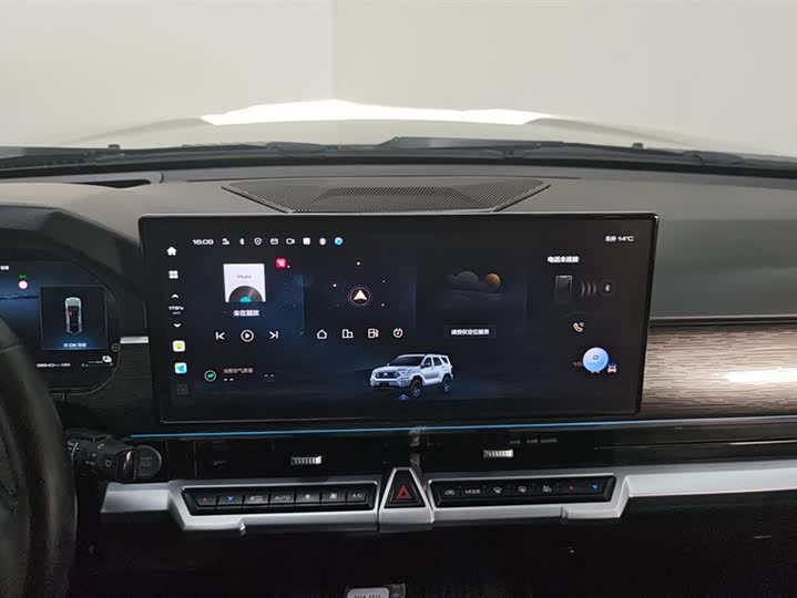 Фото 13 - Tank 400 Hybrid