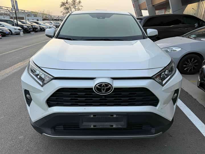 Фото 2 - Toyota RAV4