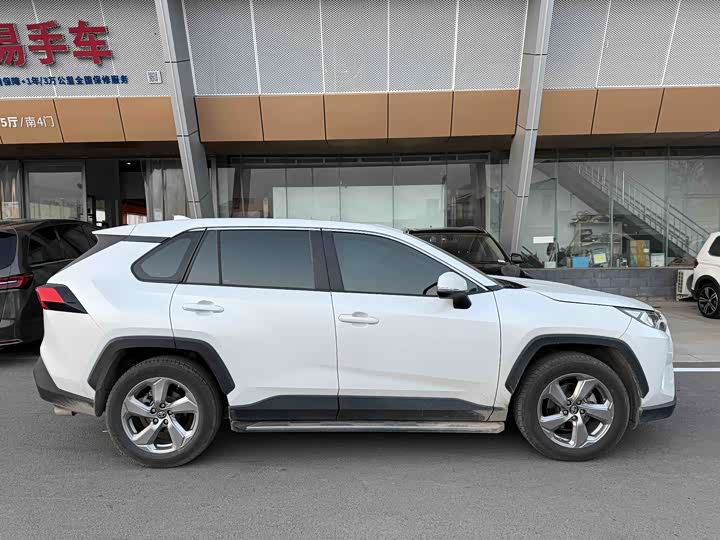 Фото 3 - Toyota RAV4