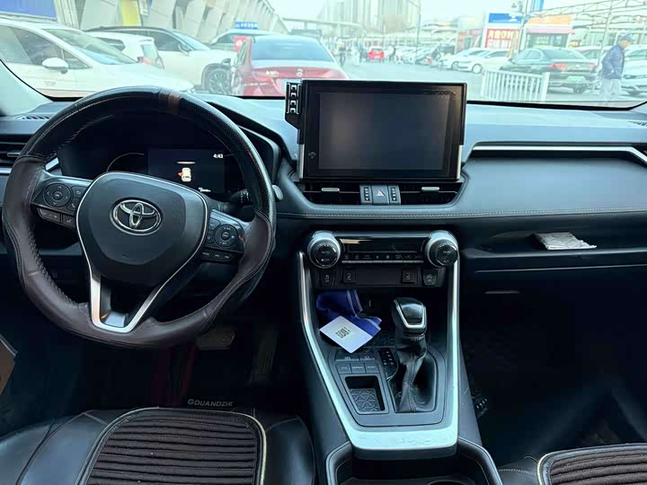 Фото 7 - Toyota RAV4