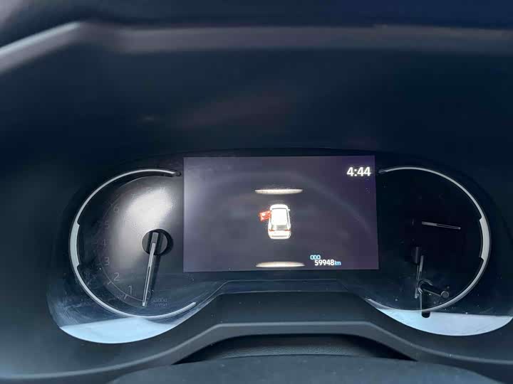 Фото 8 - Toyota RAV4