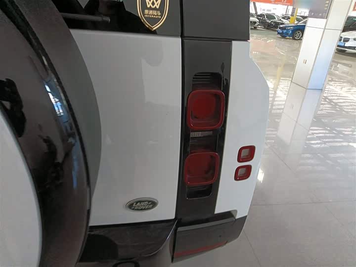 Фото 8 - Land Rover Defender