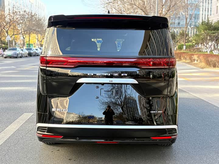 Фото 5 - Denza D9