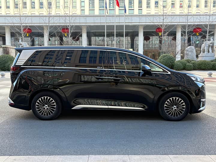 Фото 7 - Denza D9