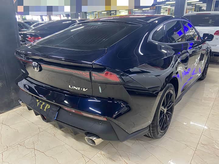 Фото 3 - Changan UNI-V