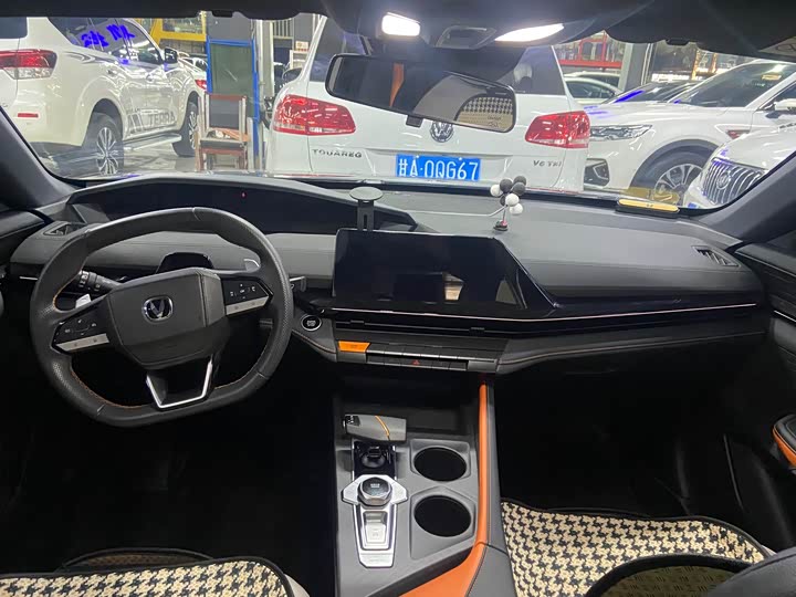 Фото 8 - Changan UNI-V