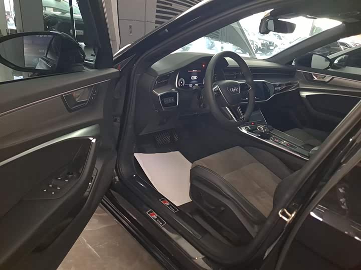 Фото 16 - Audi A6L