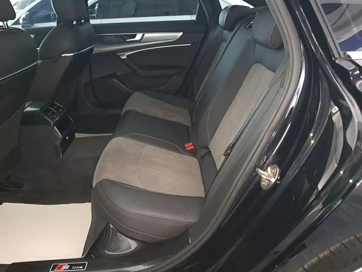 Фото 17 - Audi A6L