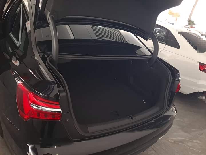 Фото 19 - Audi A6L