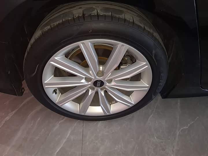 Фото 26 - Audi A6L