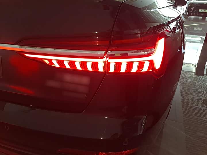 Фото 8 - Audi A6L