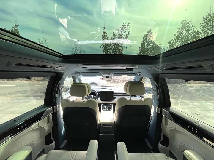 Фото 12 - Zeekr 009