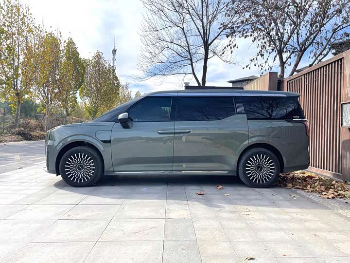 Фото 13 - Zeekr 009