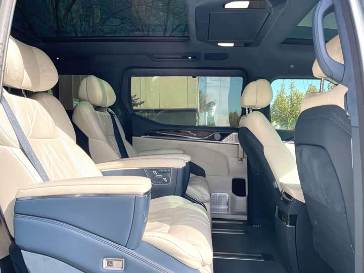 Фото 18 - Zeekr 009