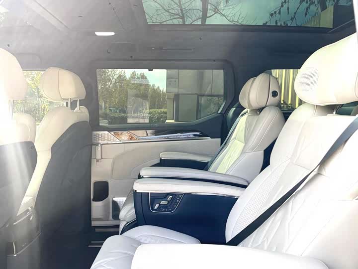 Фото 6 - Zeekr 009