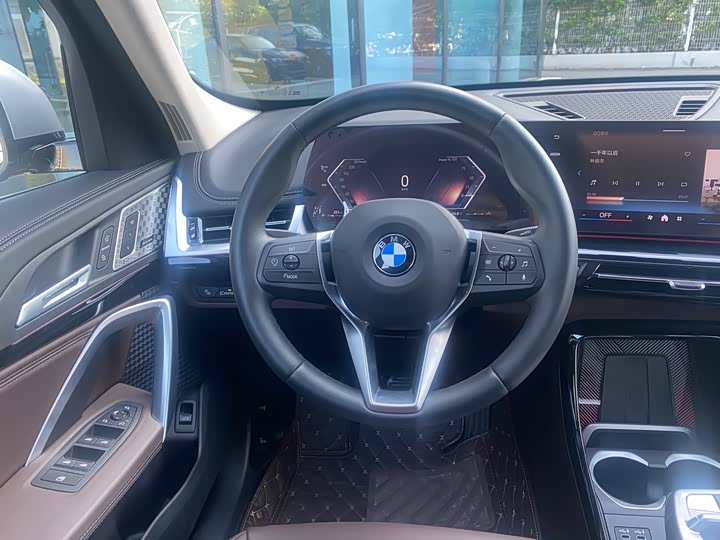 Фото 11 - BMW X1