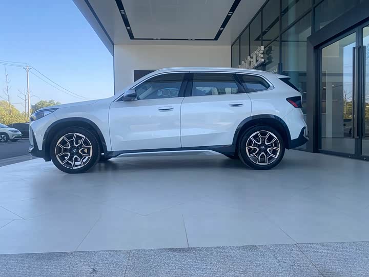 Фото 2 - BMW X1