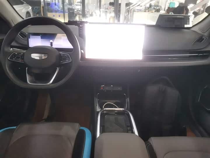 Фото 10 - Geely Geometry G6