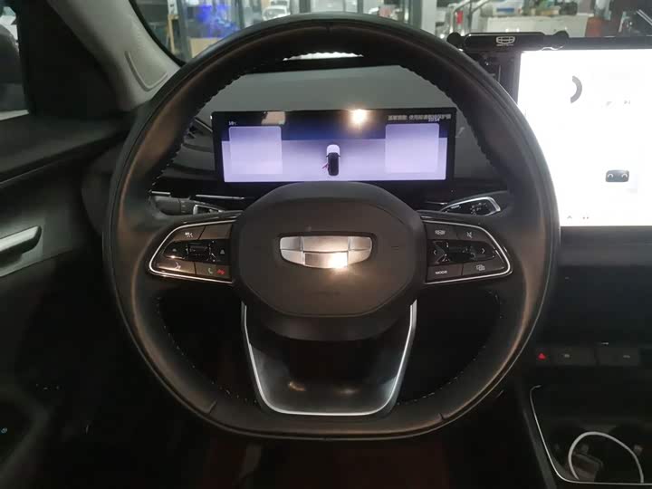 Фото 11 - Geely Geometry G6