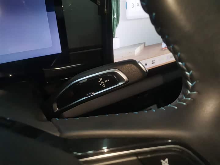 Фото 14 - Geely Geometry G6