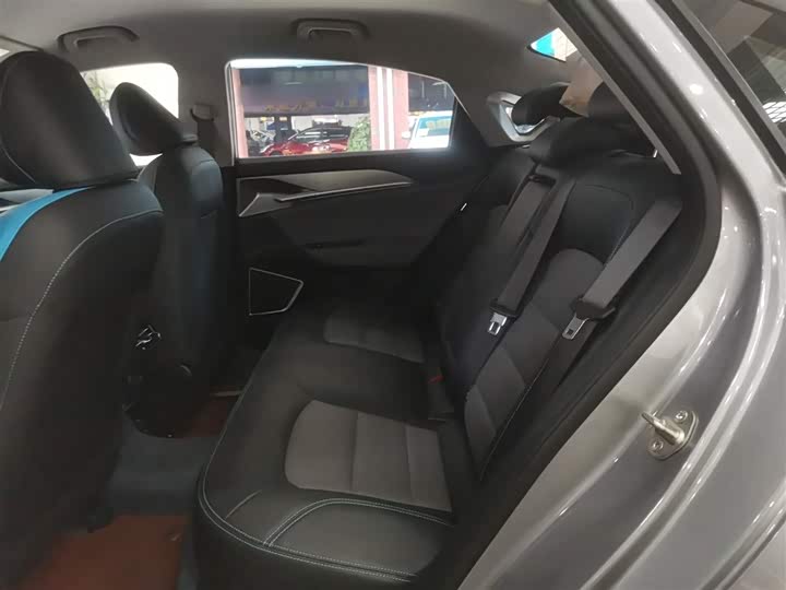 Фото 17 - Geely Geometry G6