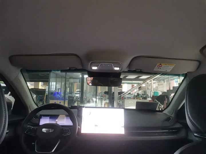 Фото 18 - Geely Geometry G6